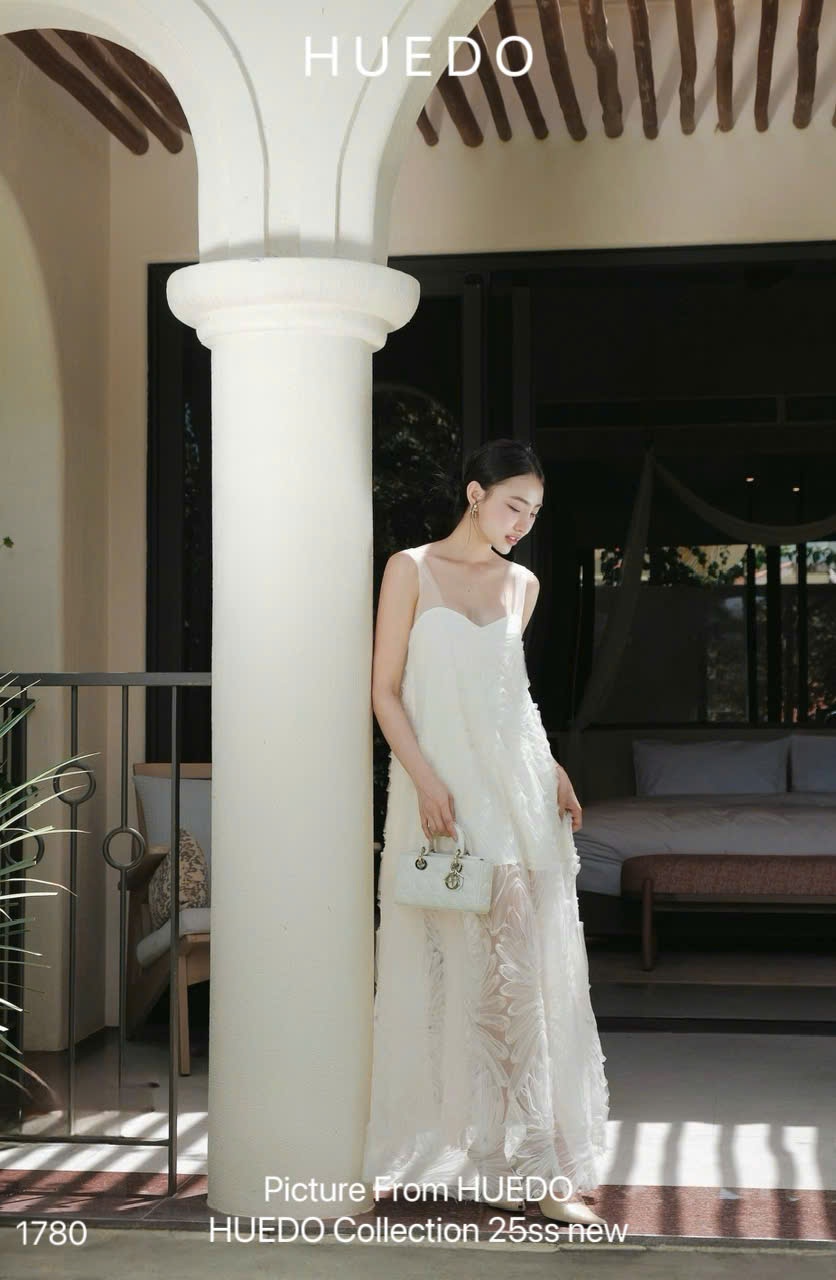 V1780 - ĐẦM REN LƯỚI THÊU HOA