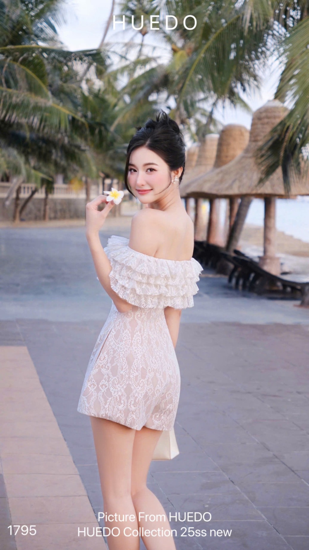 V1795 - JUMPSUIT TRỄ VAI