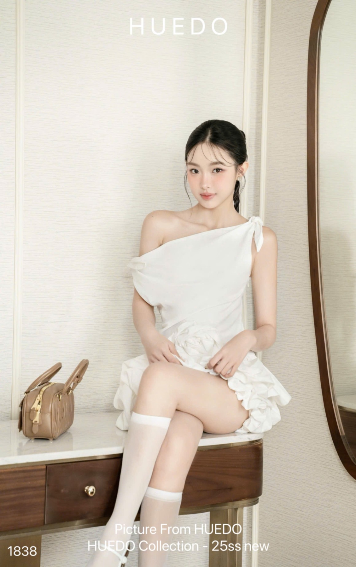 V1838 - SET LỆCH HOA NHÚN