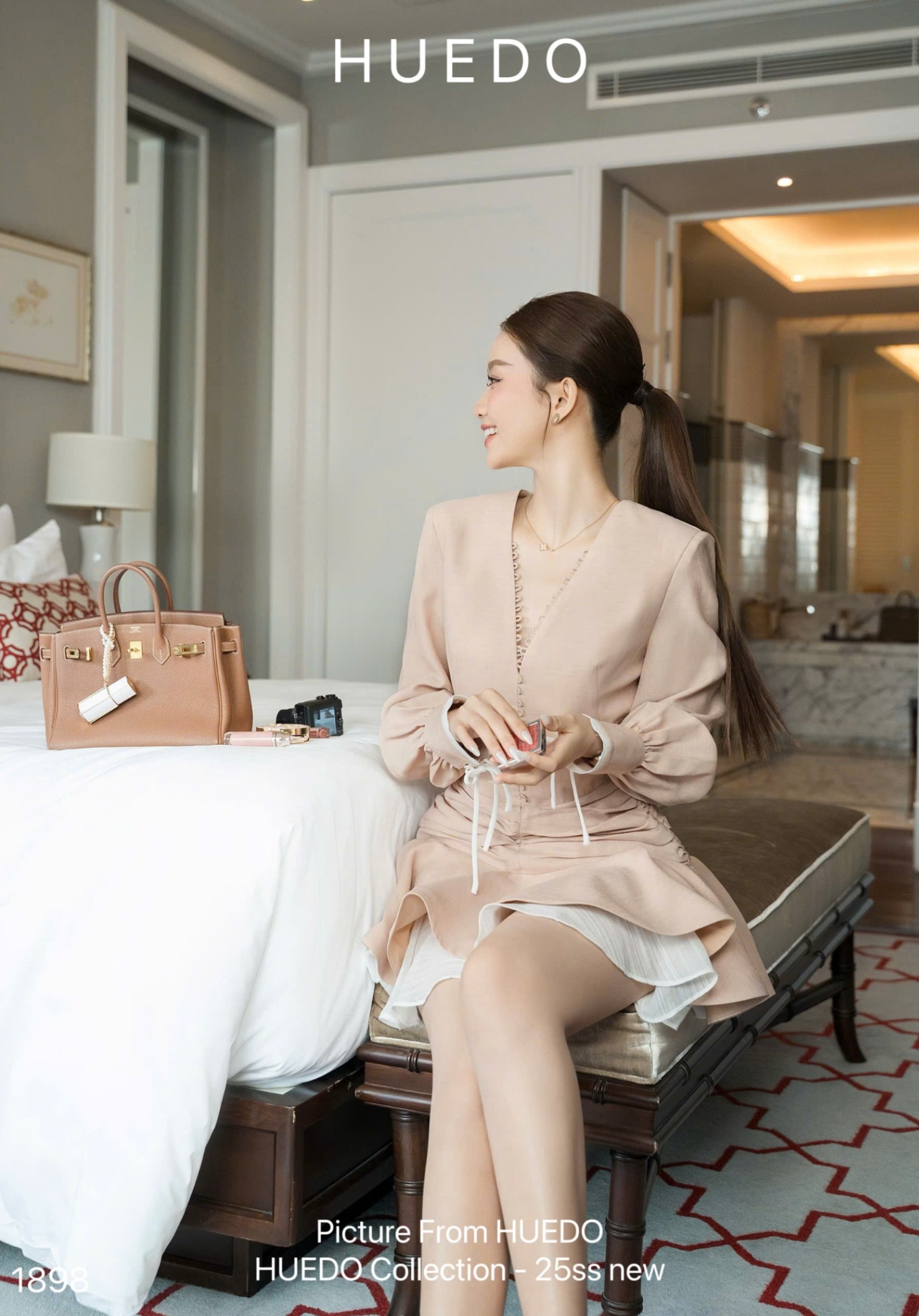 V1898 - ĐẦM XOÈ CUT LƯNG