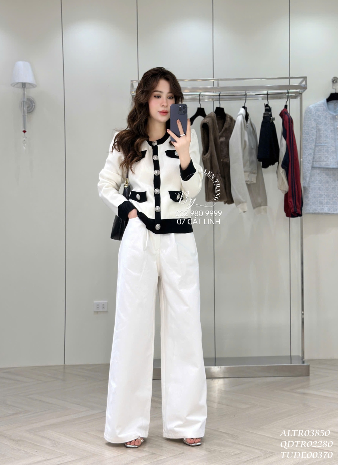 ÁO LEN TRẮNG VIỀN ĐEN CÚC BẠC