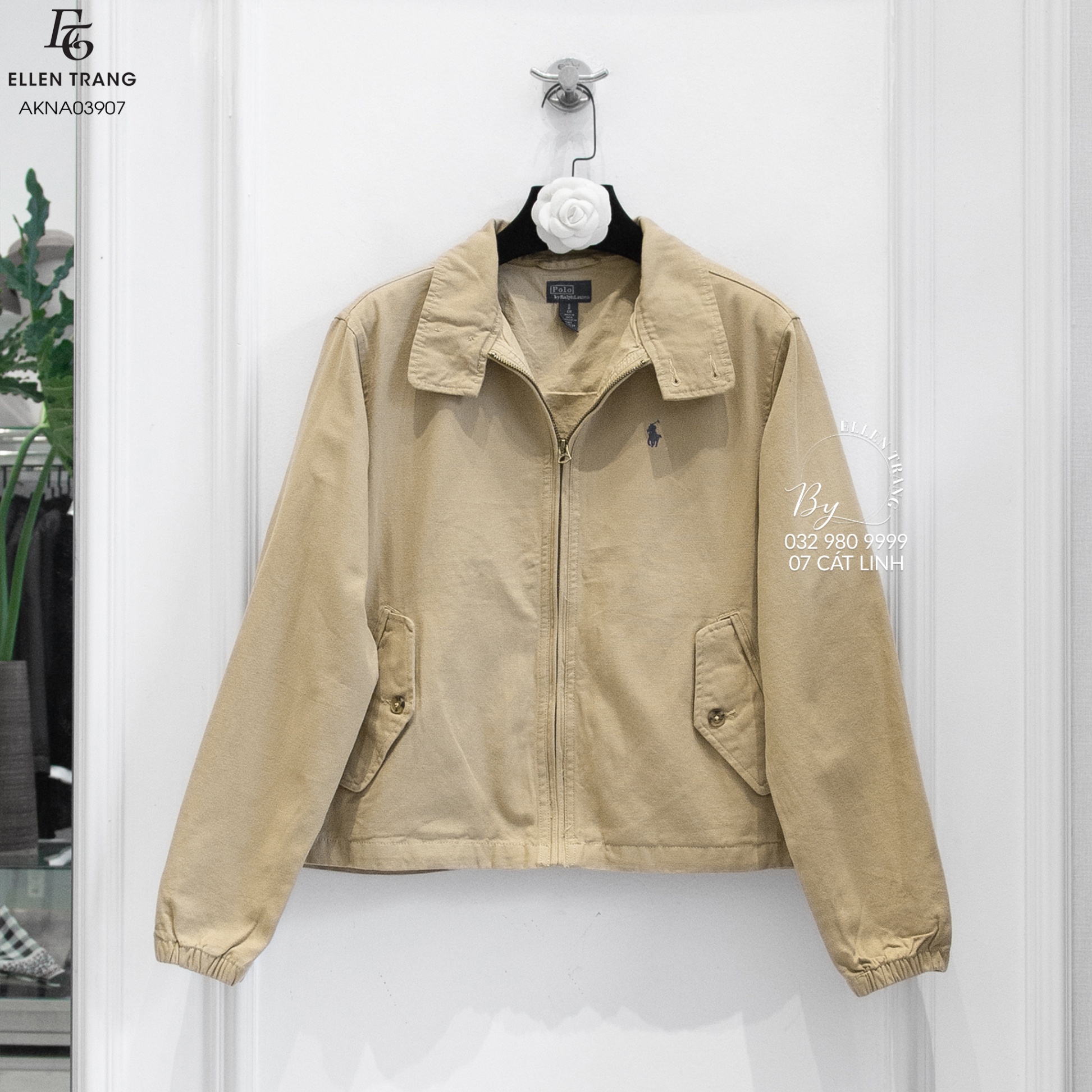 ÁO KHOÁC NÂU HÌNH NGỰA XANH 2 CÚC CỔ