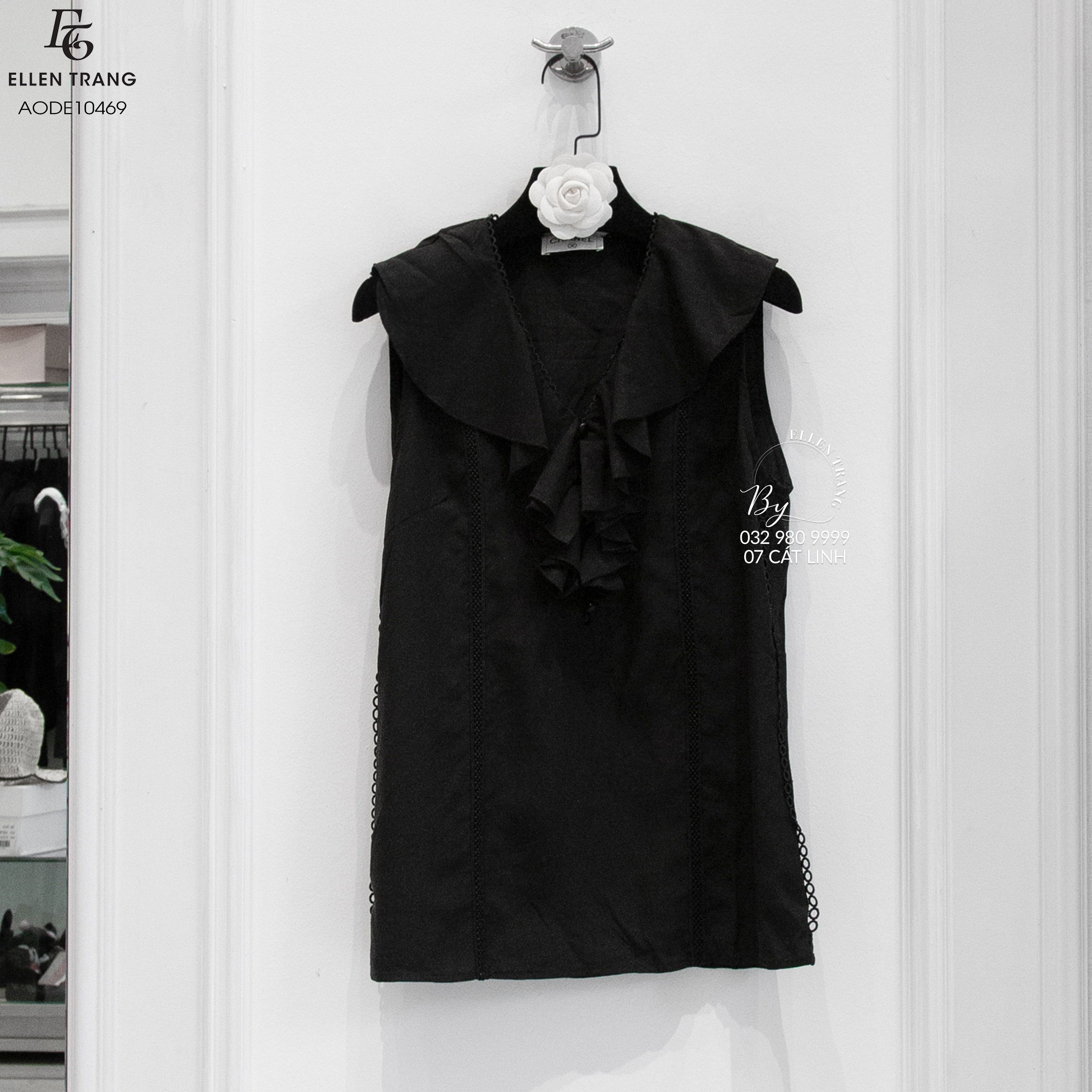 ÁO ĐEN SÁT NÁCH SỌC REN CỔ BÈO CHANEL