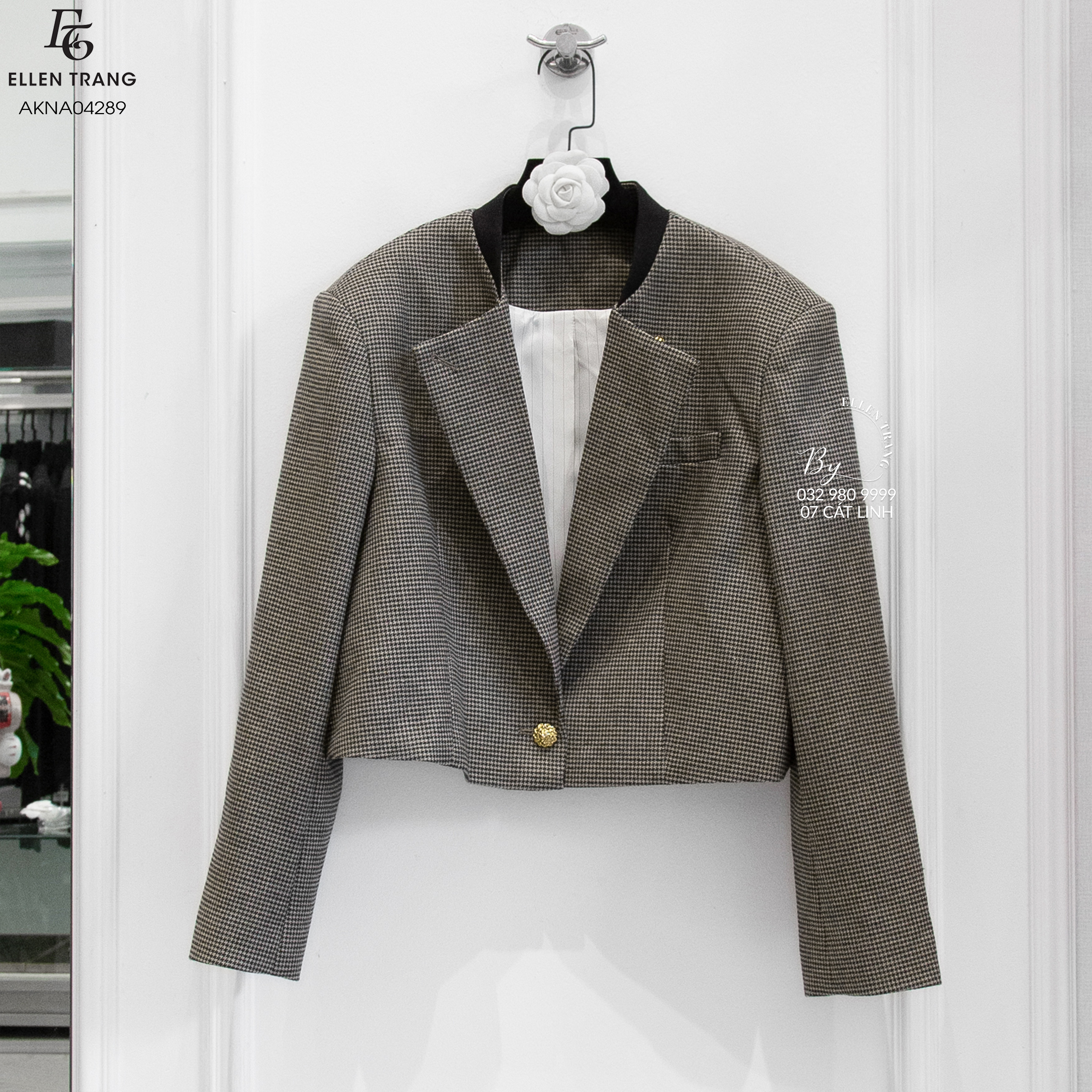 ÁO KHOÁC BLAZER NGẮN NÂU LÓT KẺ TRẮNG KHUY VÀNG