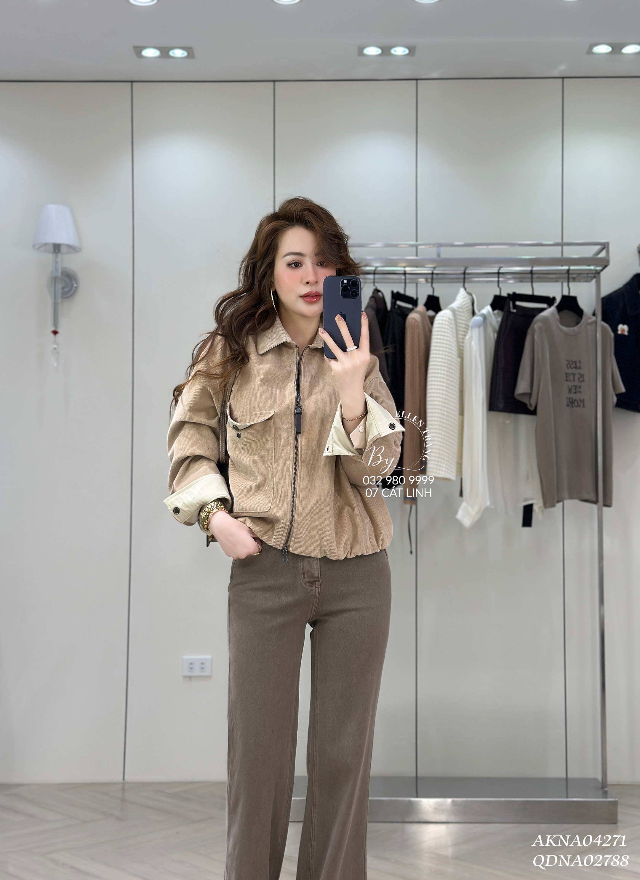 ÁO KHOÁC NHUNG TĂM NÂU NHẠT KHOÁ NÂU ĐẬM