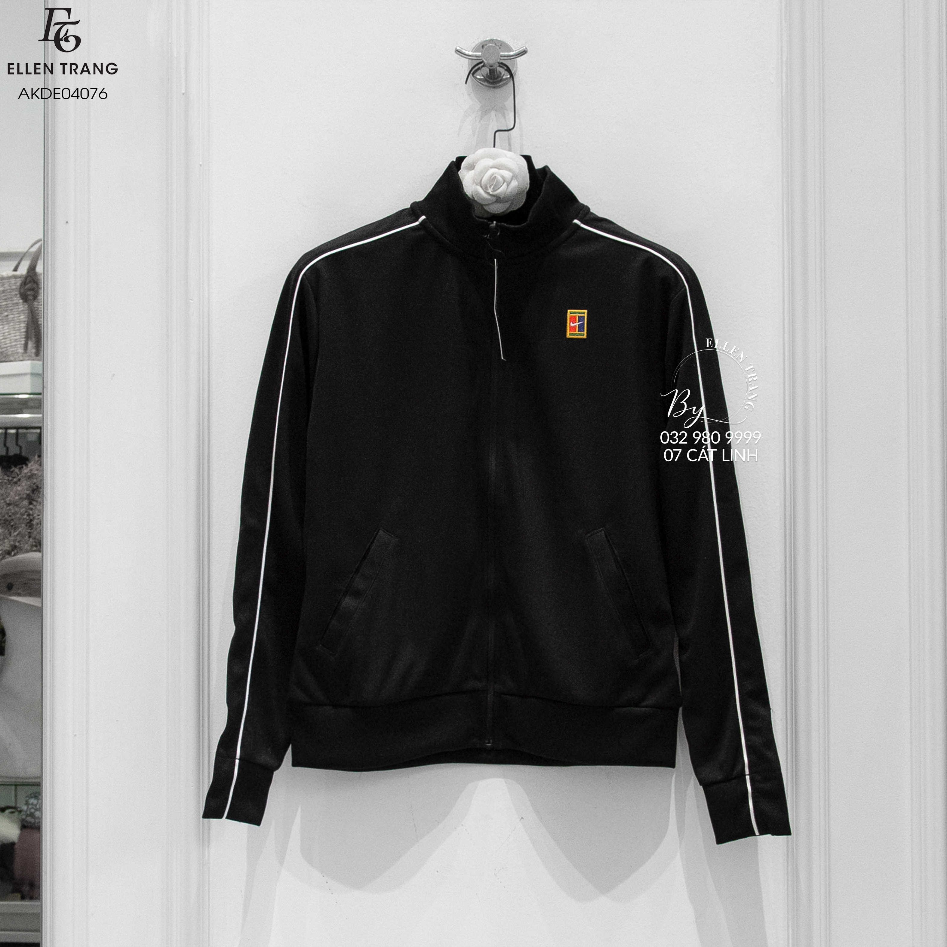 ÁO KHOÁC NIKE ĐEN TAY VIỀN TRẮNG LOGO NGỰC