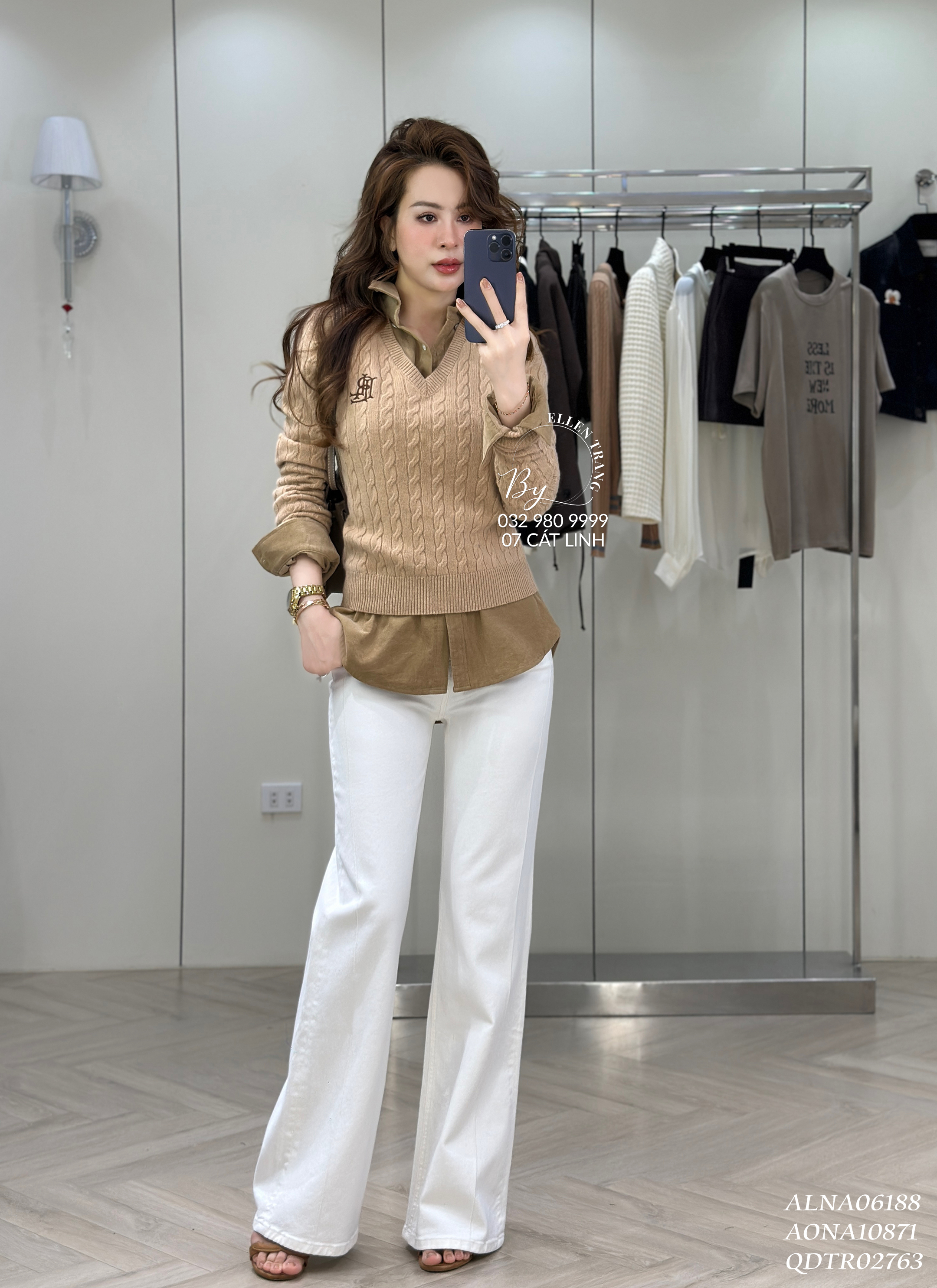 ÁO LEN NÂU CỔ V THÊU CHỮ NÂU