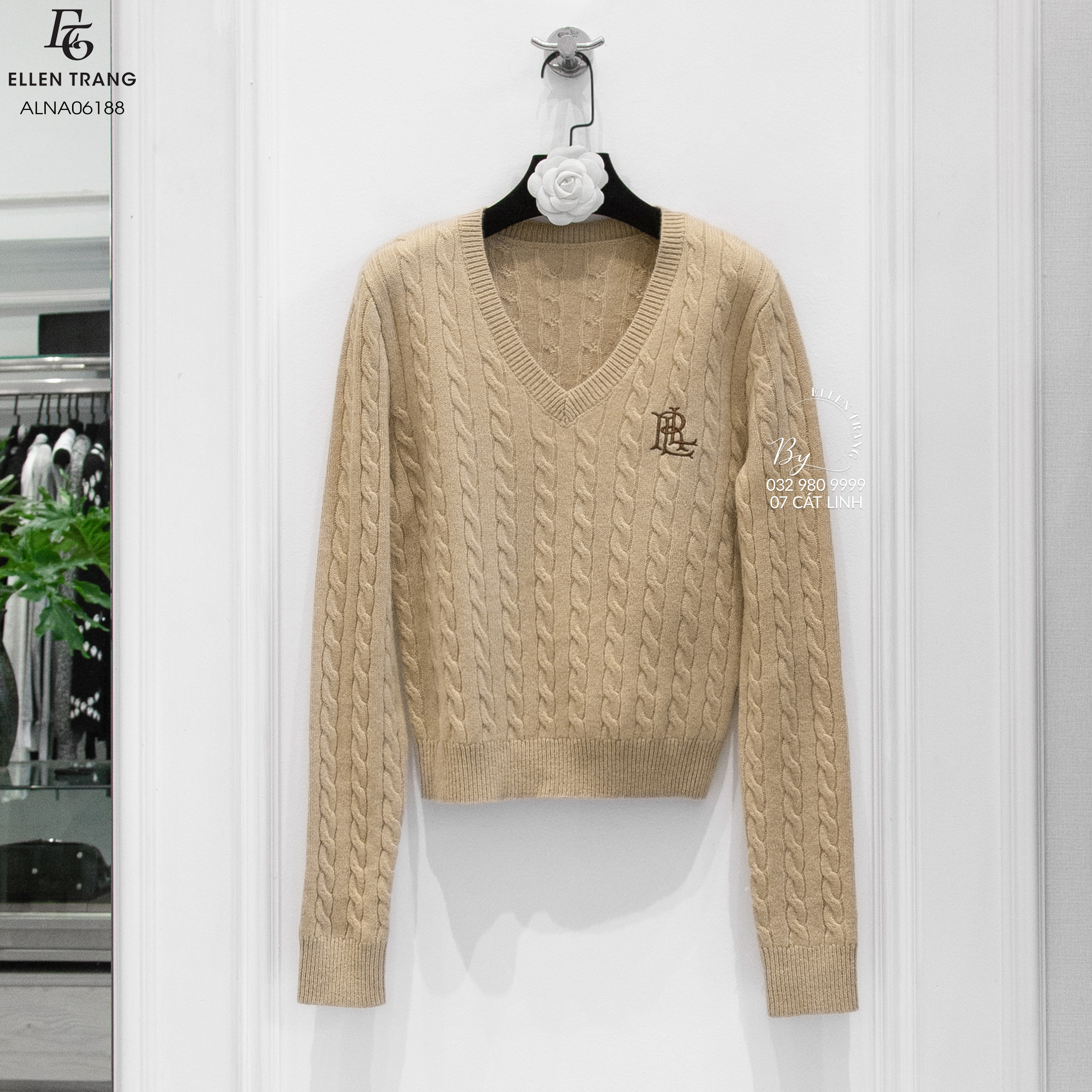 ÁO LEN NÂU CỔ V THÊU CHỮ NÂU