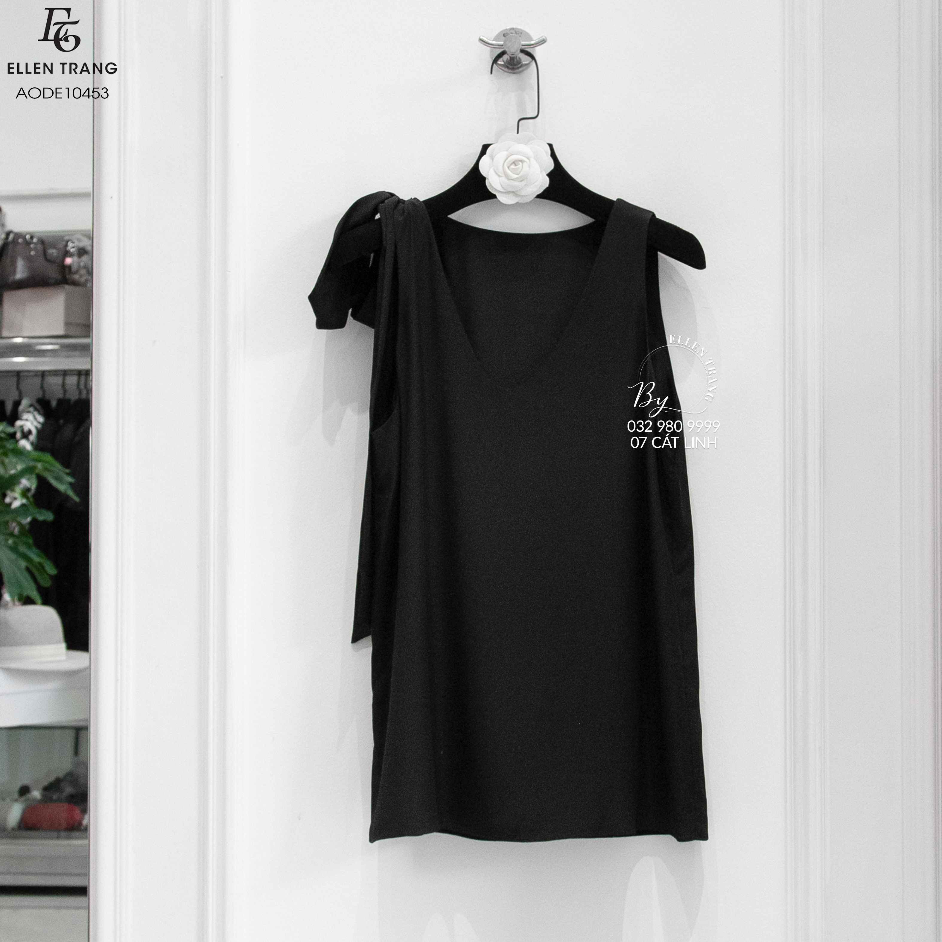 ÁO LỤA ĐEN SÁT NÁCH CỔ DÂY LIỀN