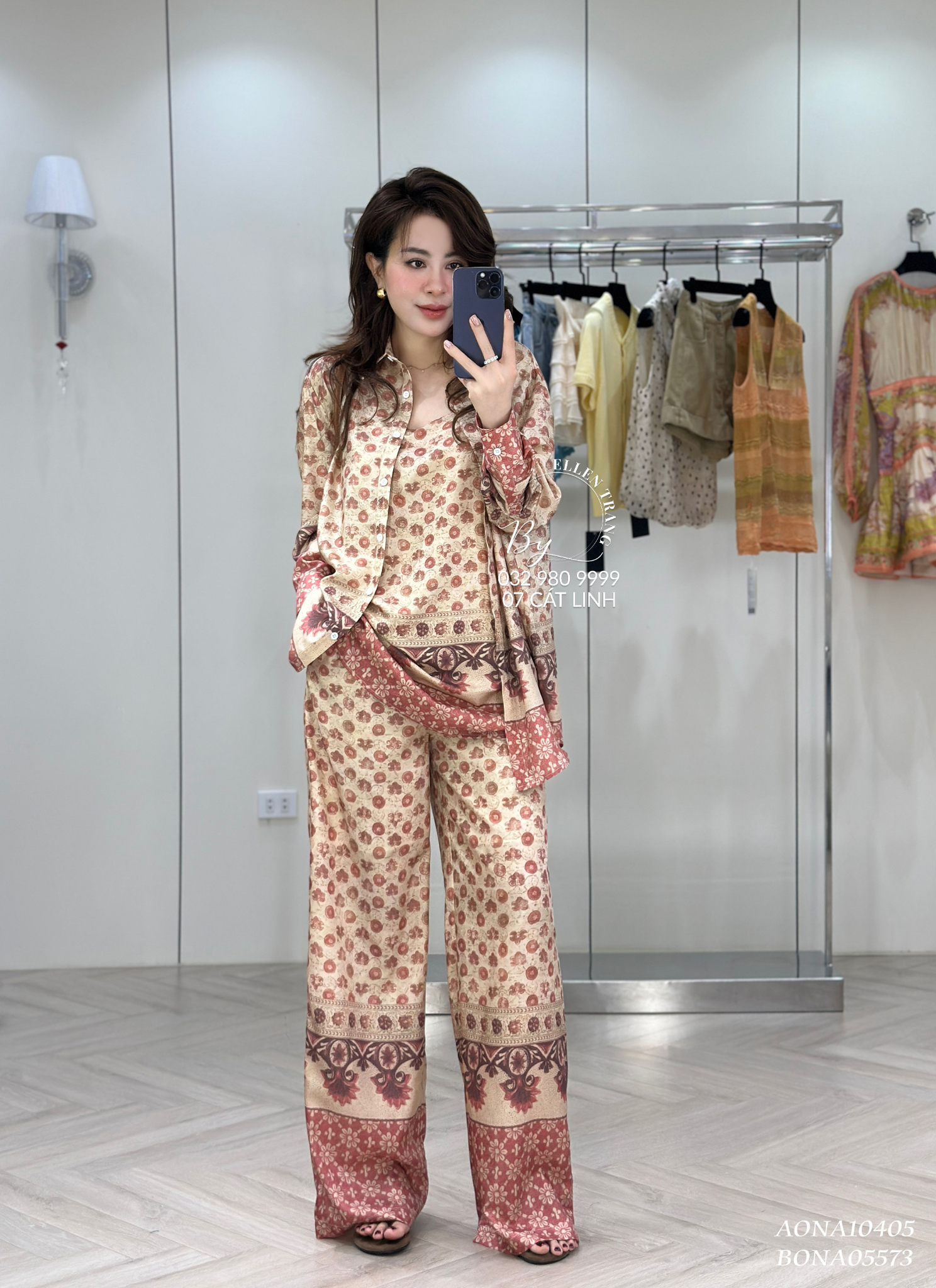 ÁO NÂU HOẠ TIẾT HOA CÚC TRẮNG