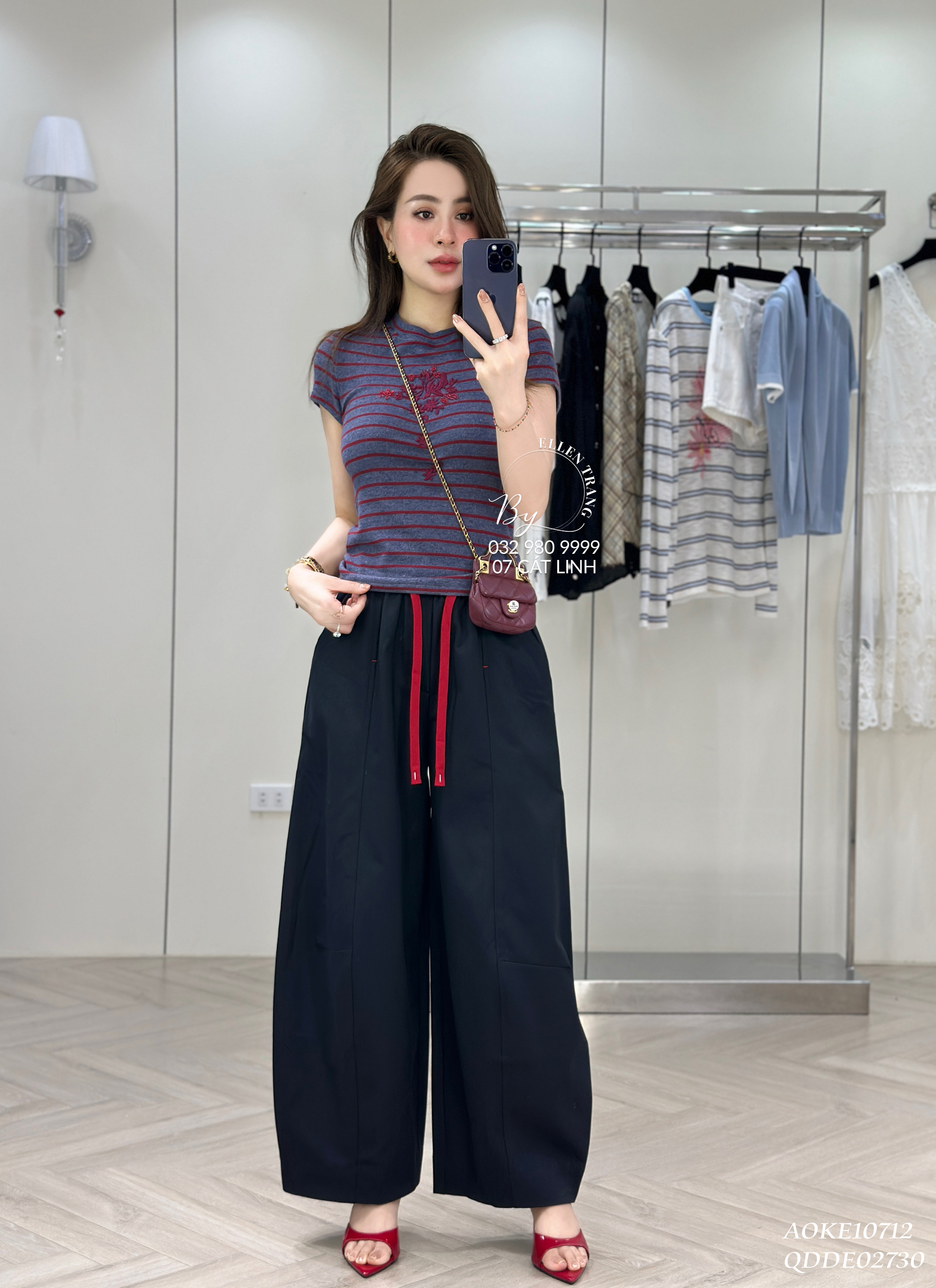 ÁO PHÔNG XÁM KẺ ĐỎ THÊU HOA ĐỎ