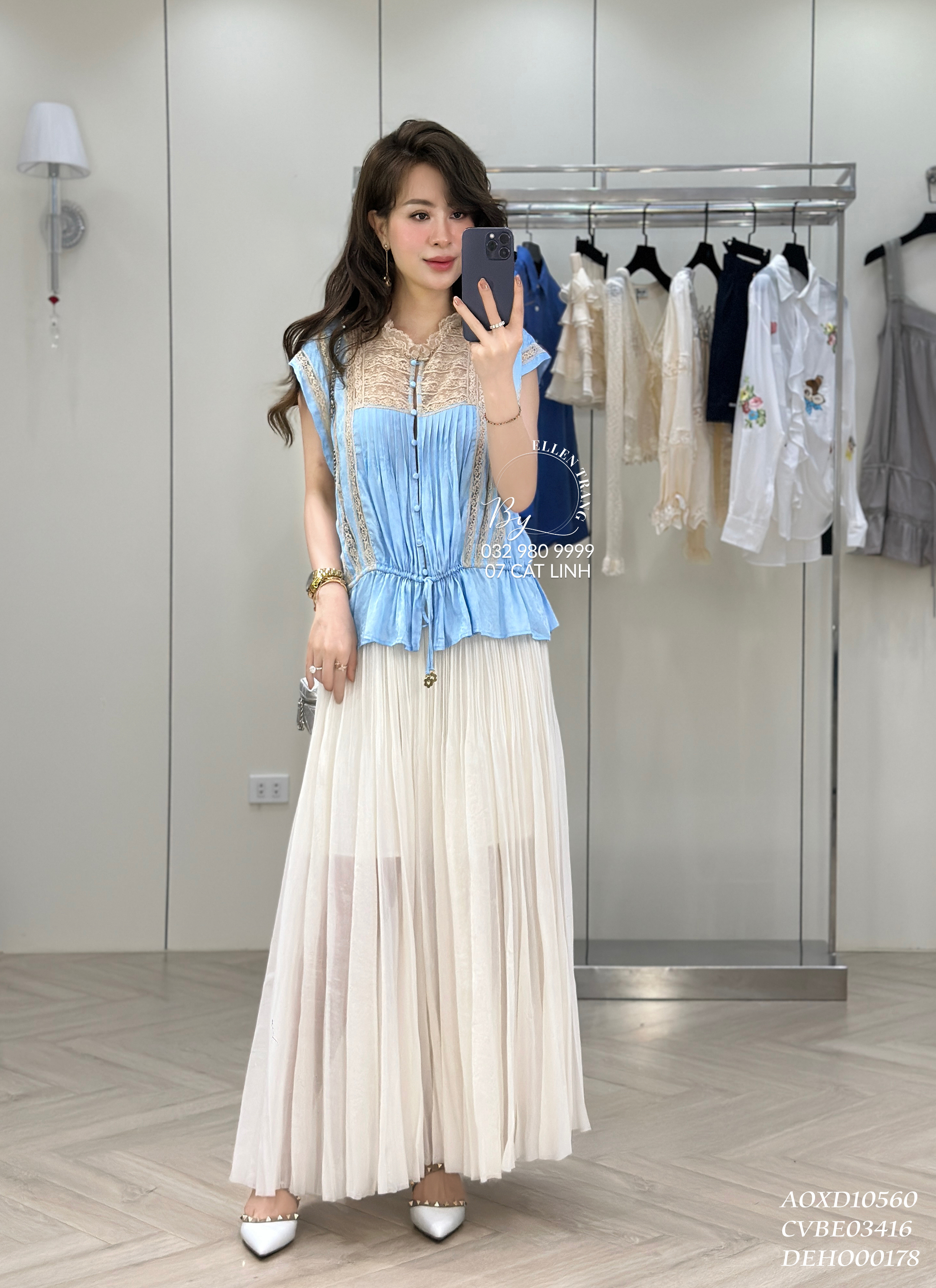 ÁO SÁT NÁCH XANH DƯƠNG CỔ REN BE CÚC TRÒN