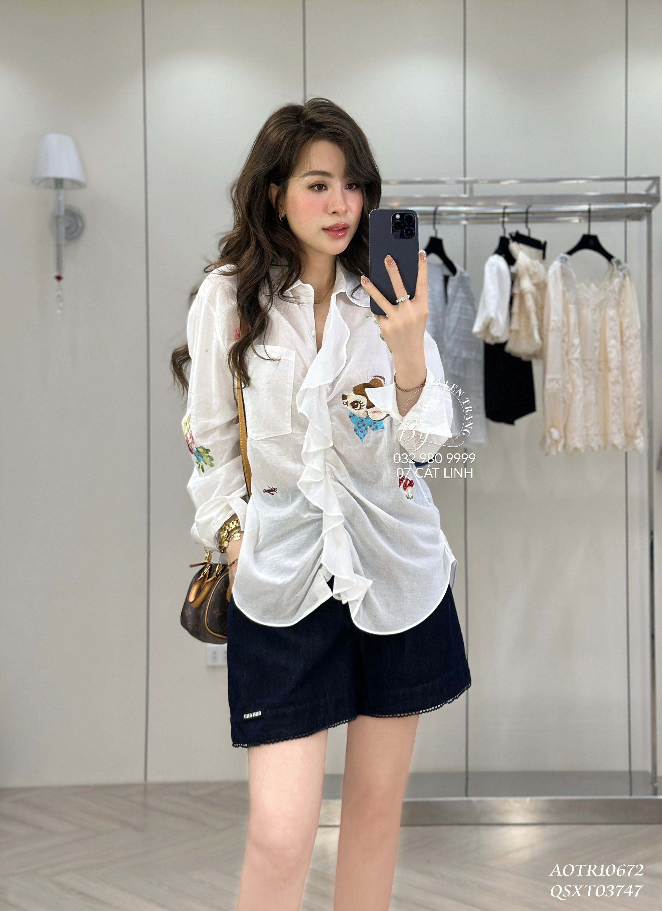 ÁO SƠ MI TRẮNG THÊU HOA ,HÌNH CON NAI