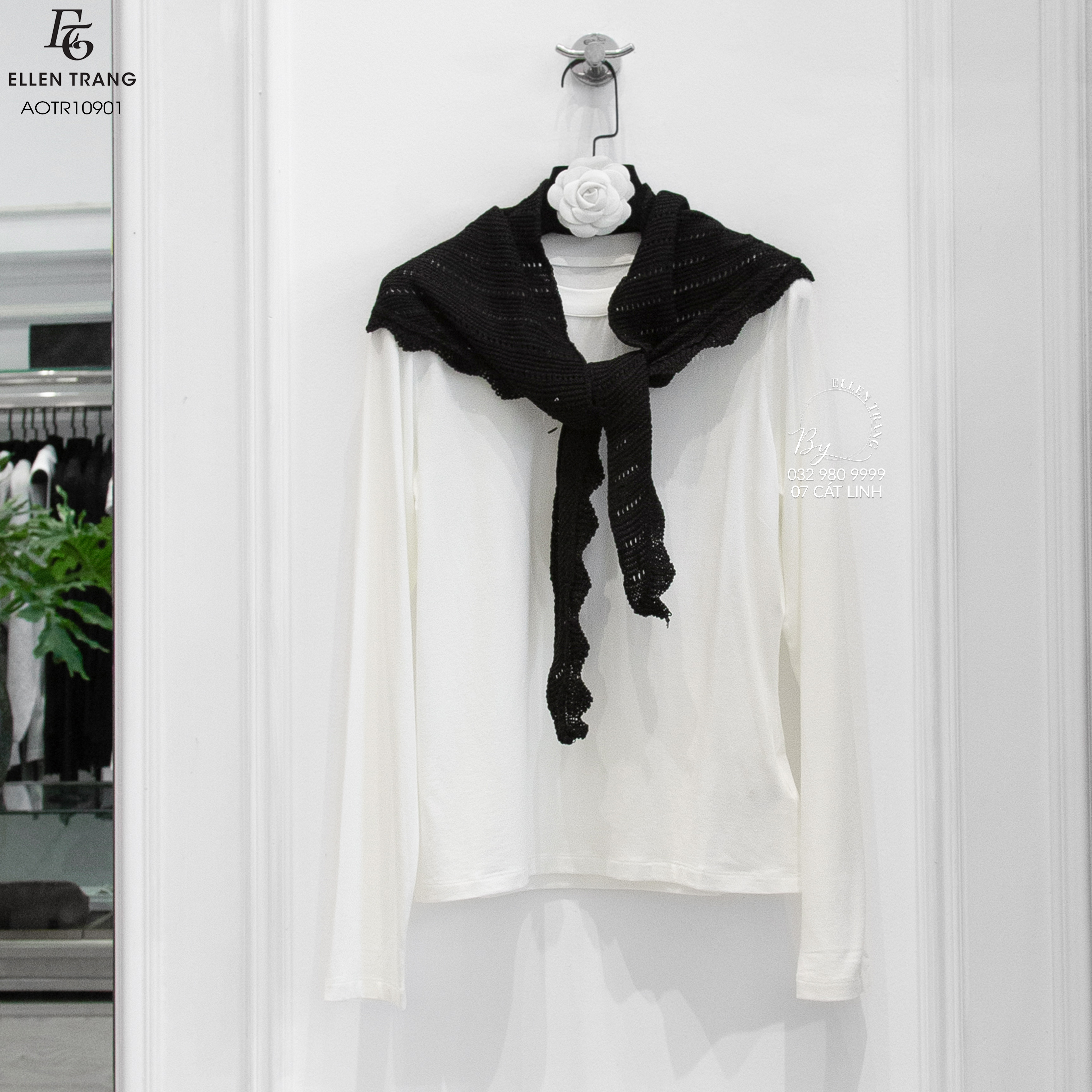 ÁO TRẮNG KHĂN ĐEN CHỮ Ở NGỰC MARGIELA