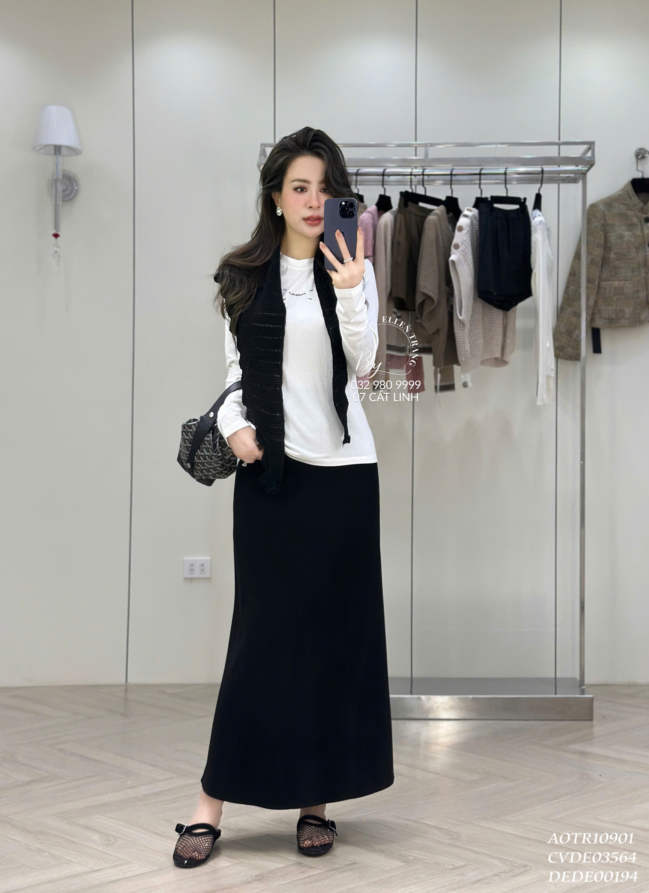 ÁO TRẮNG KHĂN ĐEN CHỮ Ở NGỰC MARGIELA