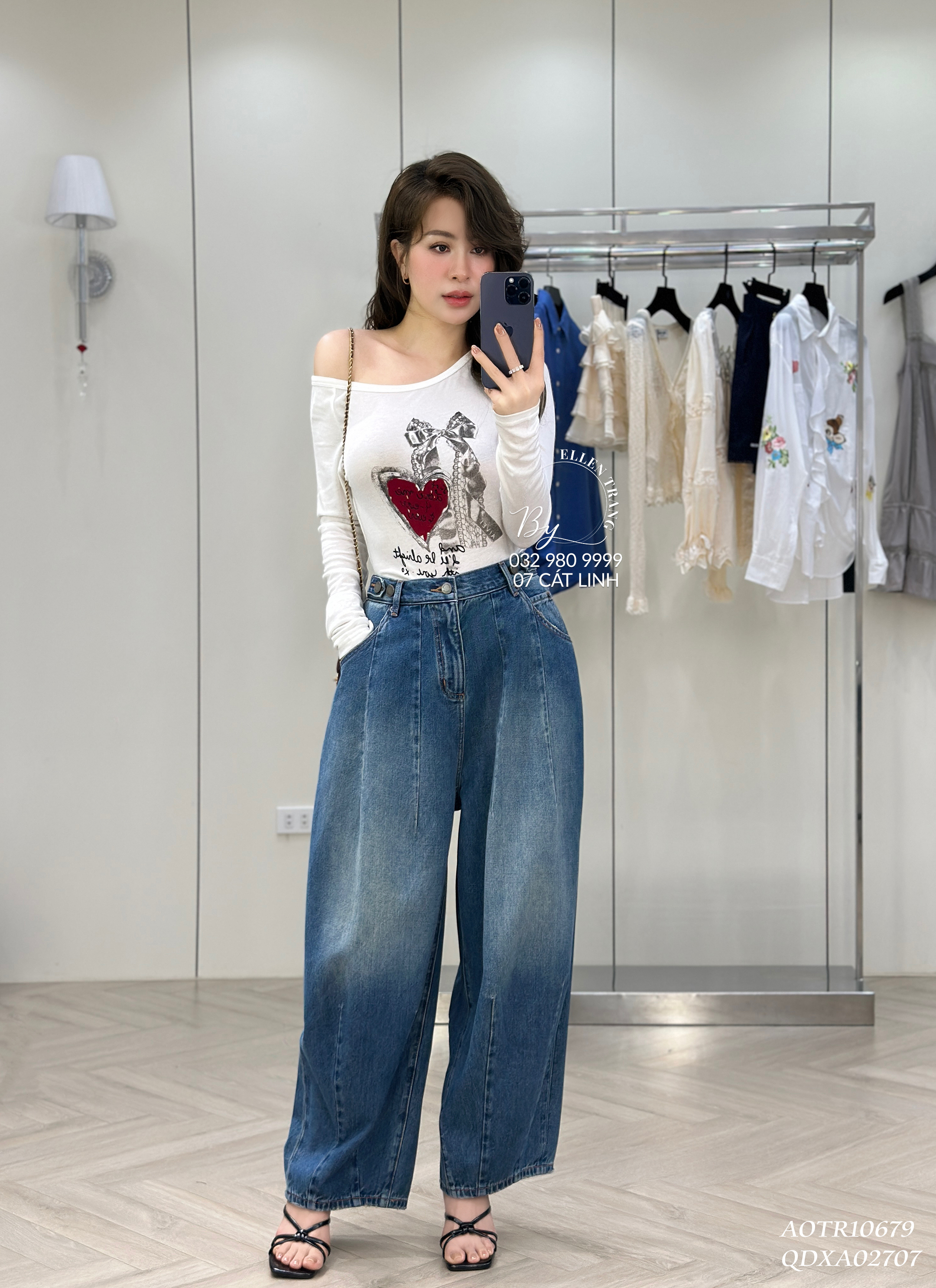 ÁO TRẮNG LÊCH VAI TRÁI TIM ĐỎ CHỮ ĐEN