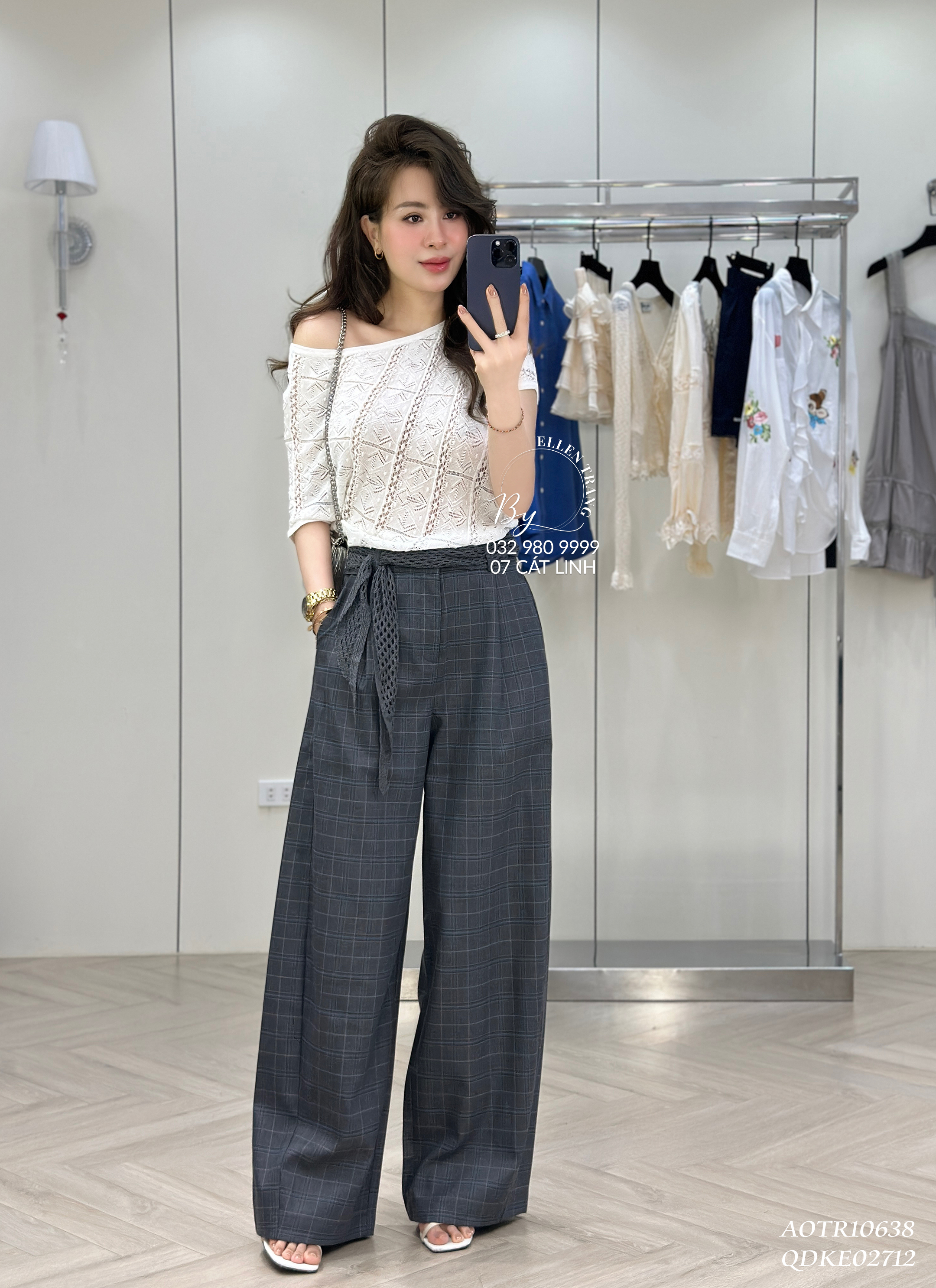 ÁO TRẮNG LỆCH VAI VÂN Ô
