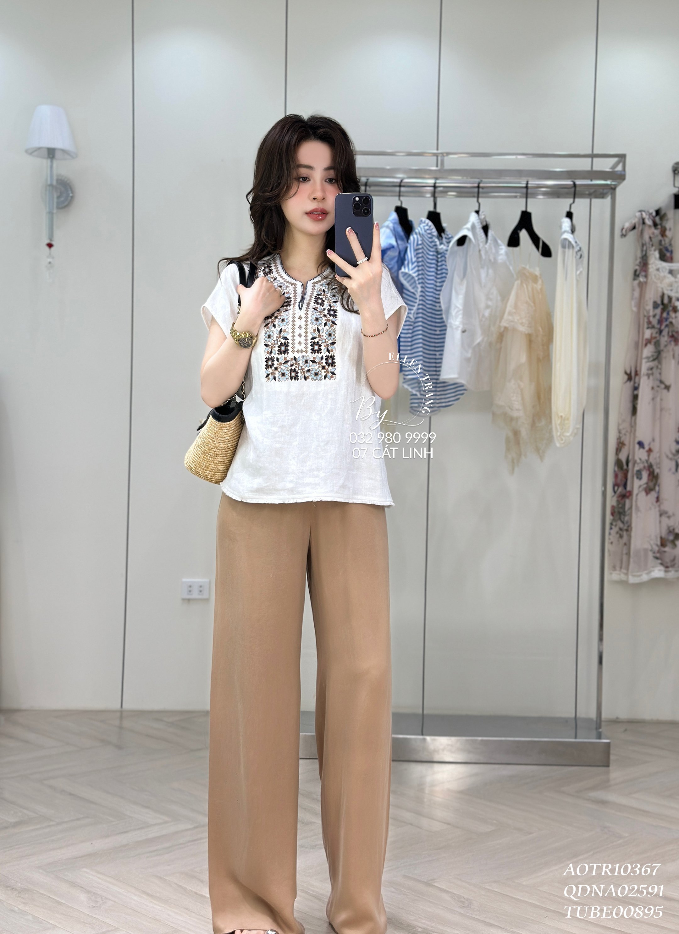 ÁO TRẮNG SÁT NÁCH CỔ HỌA TIẾT THỔ CẨM DIOR