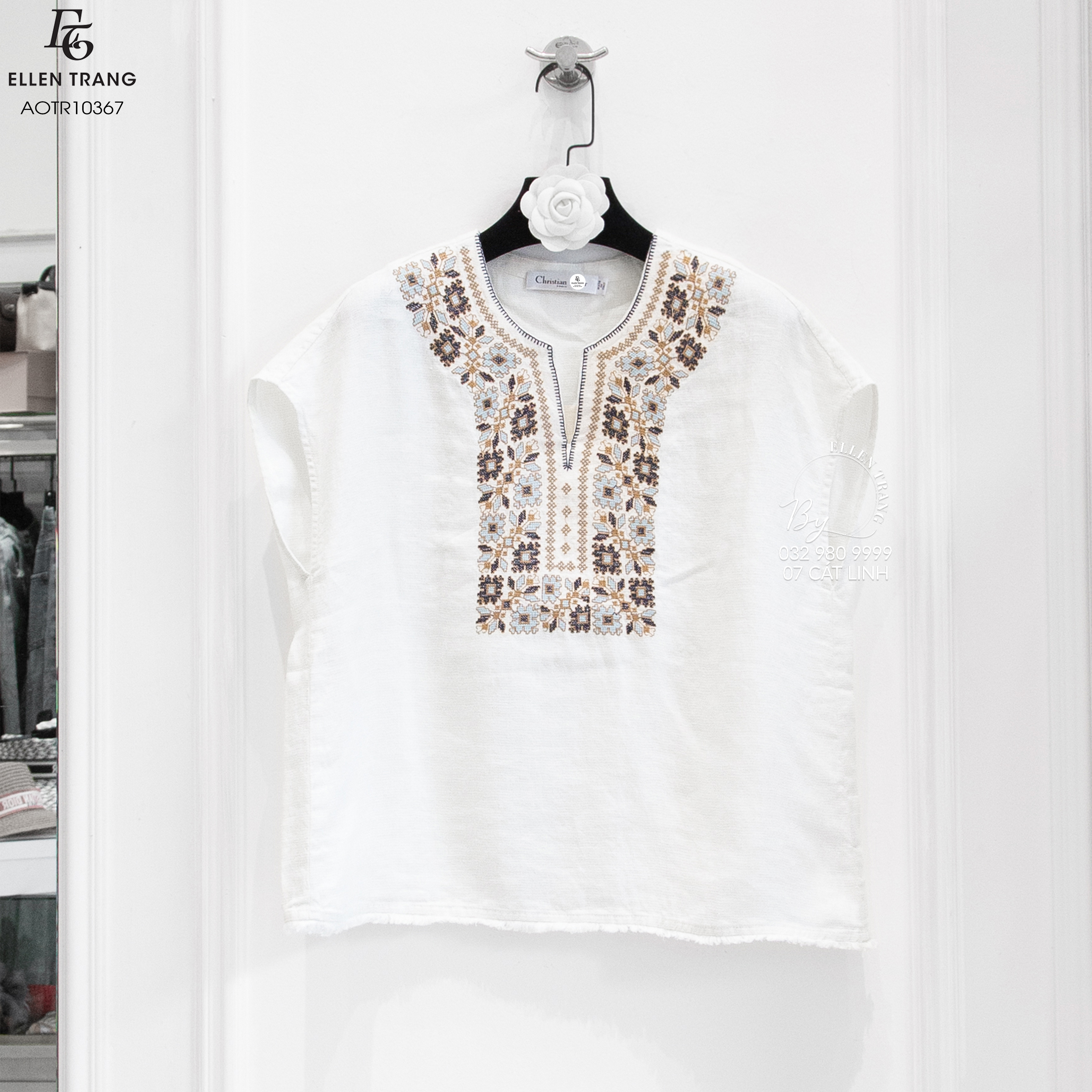 ÁO TRẮNG SÁT NÁCH CỔ HỌA TIẾT THỔ CẨM DIOR