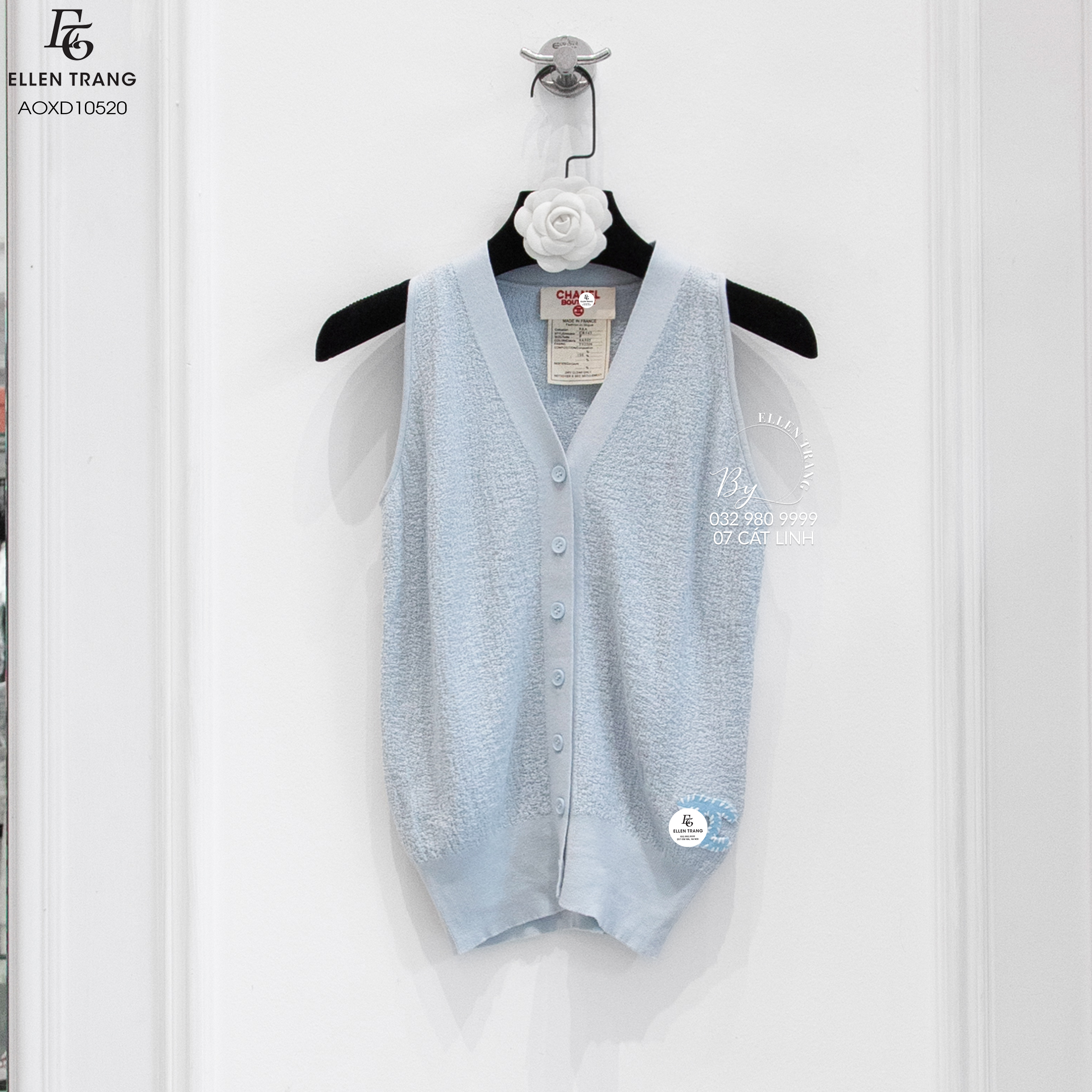 ÁO XANH DƯƠNG SÁT NÁCH LOGO CHANEL GẤU