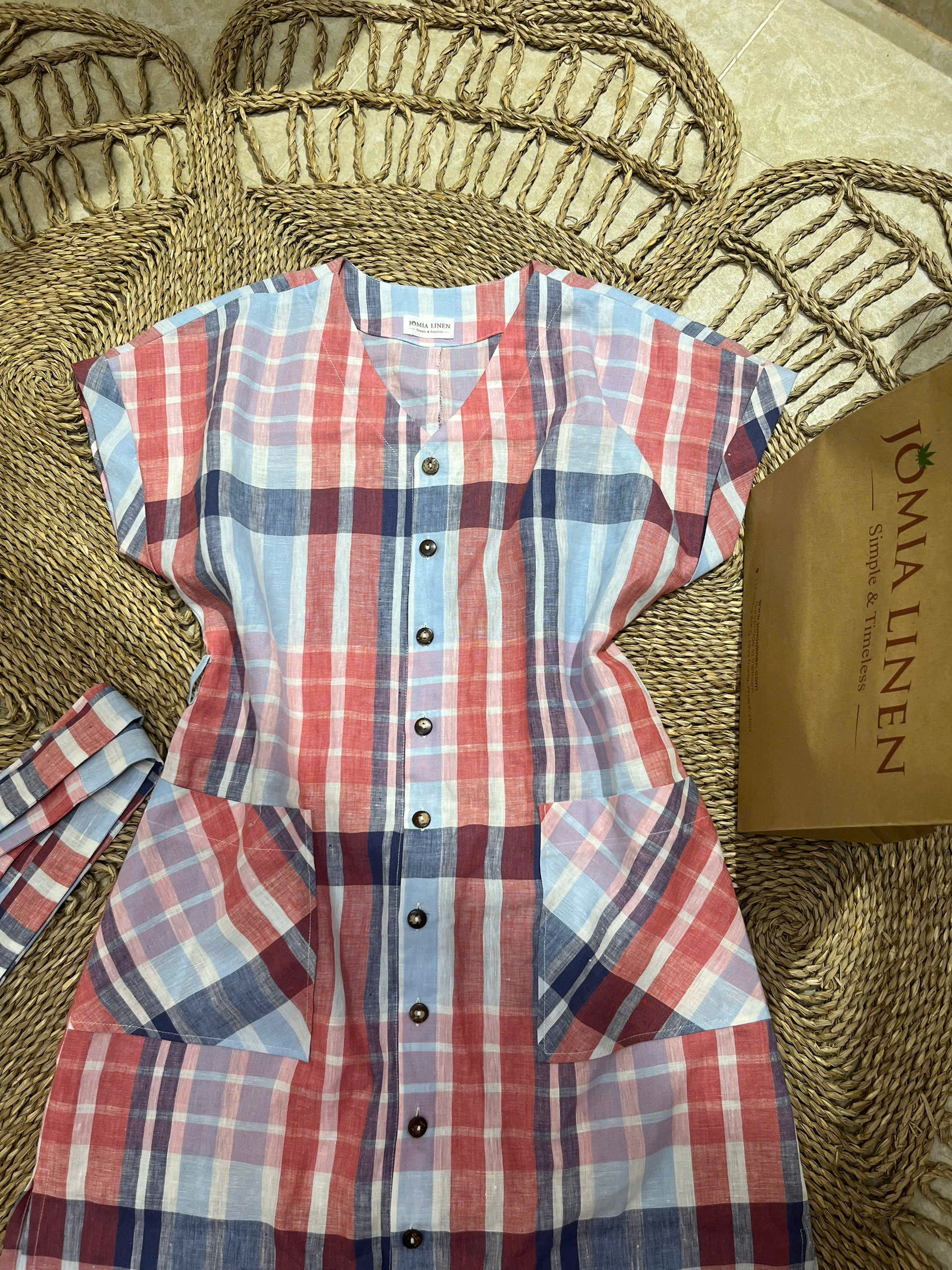 Đầm Linen Tưng Premium Kẻ Caro Cổ V Cài Nút Gỗ (Kèm Đai Cột Eo) | JOMIA LINEN