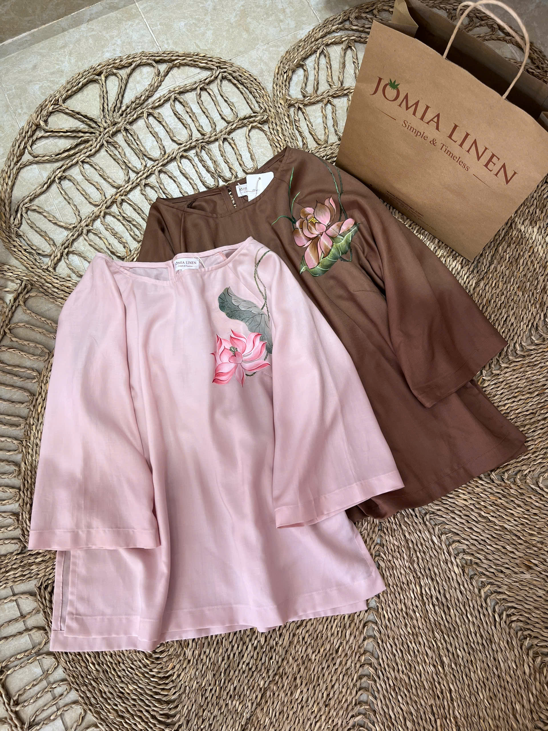 Set Áo Tay Lửng Quần Suông Linen Silk Vẽ Tay Hoa Sen JOMIA LINEN