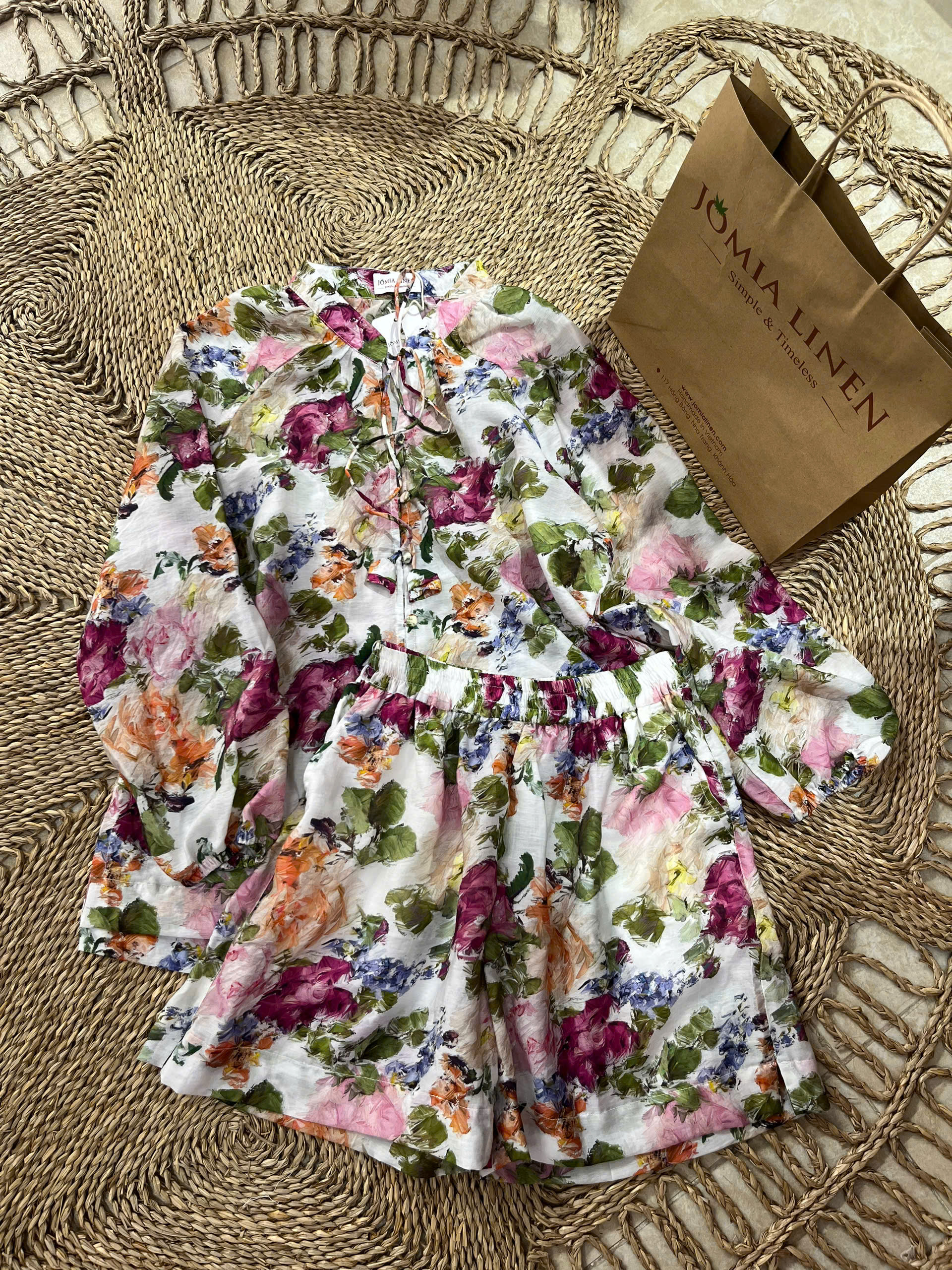Set Linen Tơ Botanical Garden – Áo Cổ Buộc Dây & Quần Short