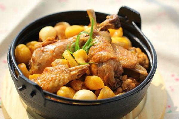 Gà ác hầm hạt dẻ
