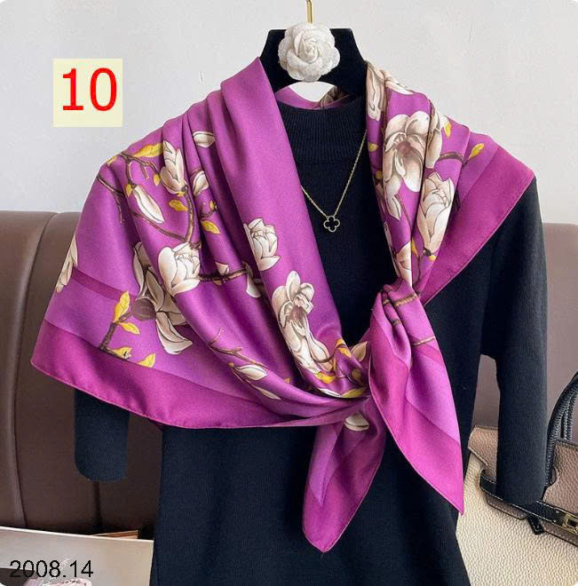 26HA2008.14 - SET 2 KHĂN LỤA VUÔNG QUÀNG CỔ