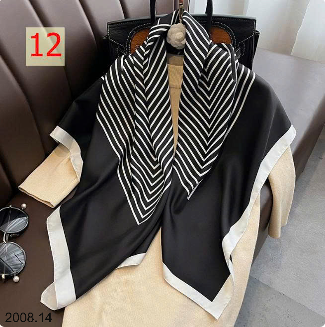 26HA2008.14 - SET 2 KHĂN LỤA VUÔNG QUÀNG CỔ