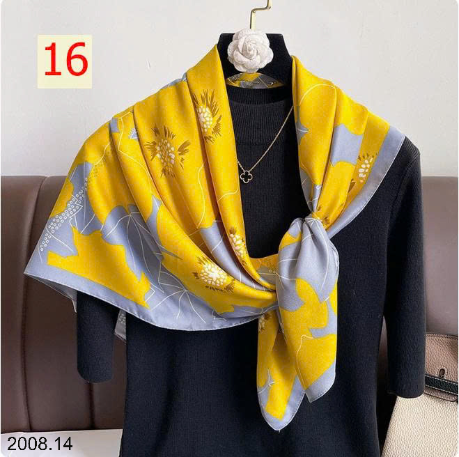 26HA2008.14 - SET 2 KHĂN LỤA VUÔNG QUÀNG CỔ