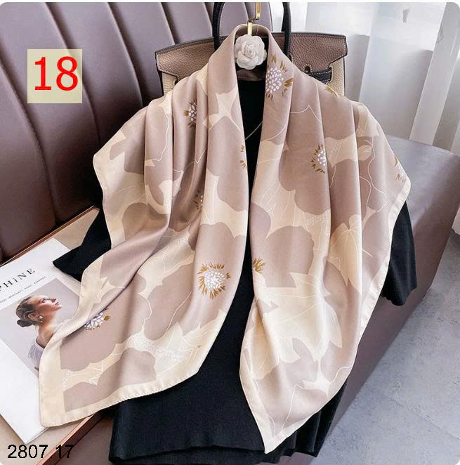 26HA2807.17 - SET 2 KHĂN LỤA VUÔNG QUÀNG CỔ