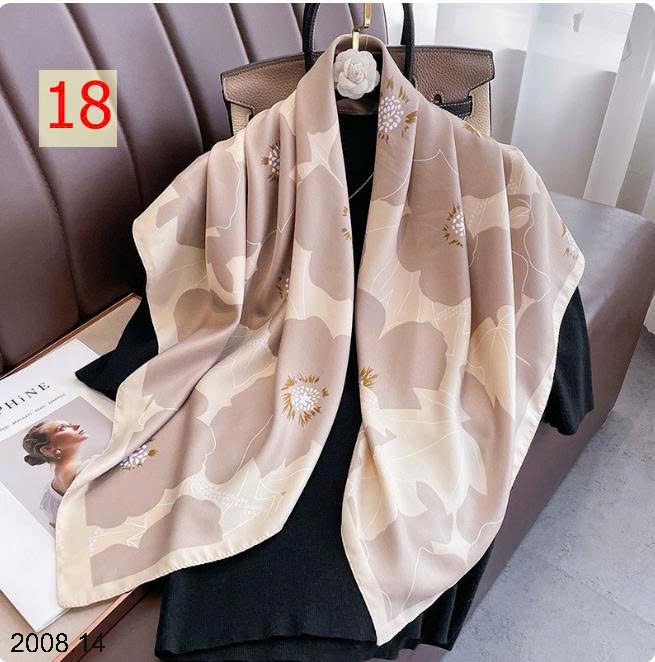 26HA2008.14 - SET 2 KHĂN LỤA VUÔNG QUÀNG CỔ