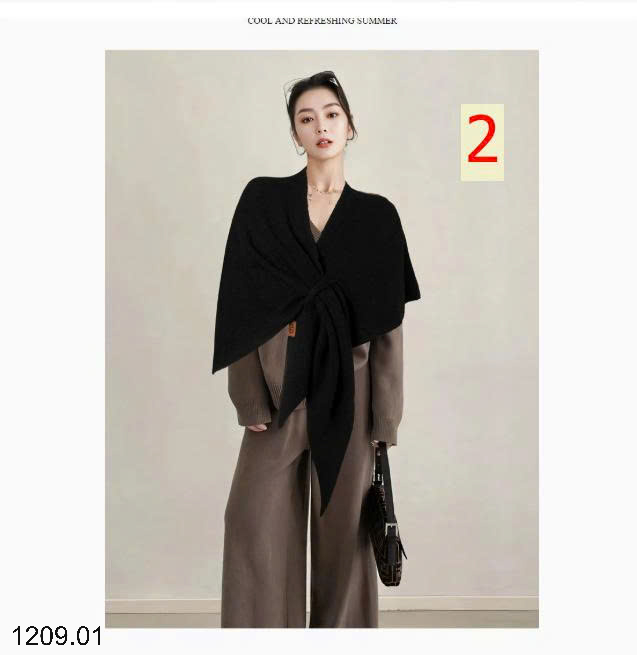 26HA1209.01 - KHĂN CHOÀNG TAM GIÁC