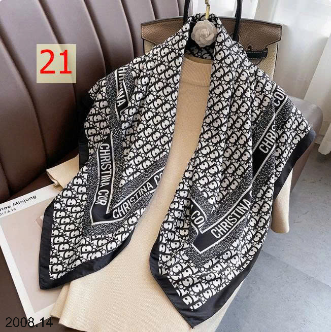 26HA2008.14 - SET 2 KHĂN LỤA VUÔNG QUÀNG CỔ