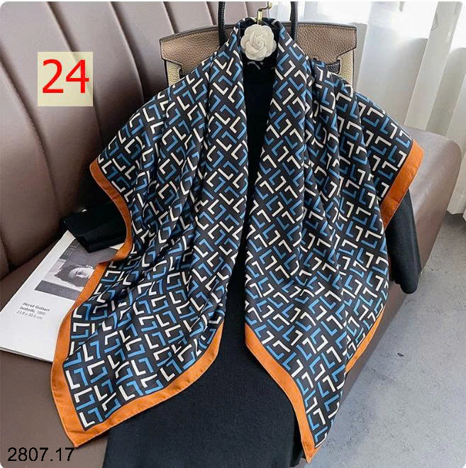 26HA2807.17 - SET 2 KHĂN LỤA VUÔNG QUÀNG CỔ