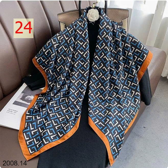 26HA2008.14 - SET 2 KHĂN LỤA VUÔNG QUÀNG CỔ