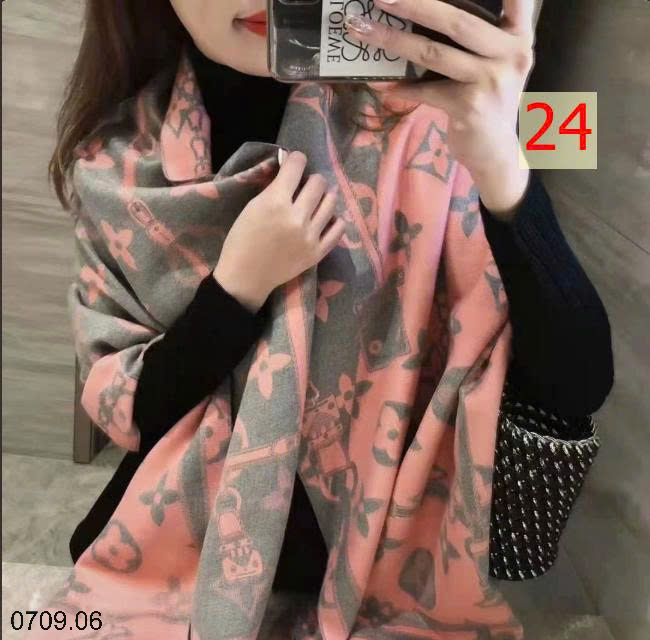26HA0709.06 - KHĂN CHOÀNG MÙA ĐÔNG