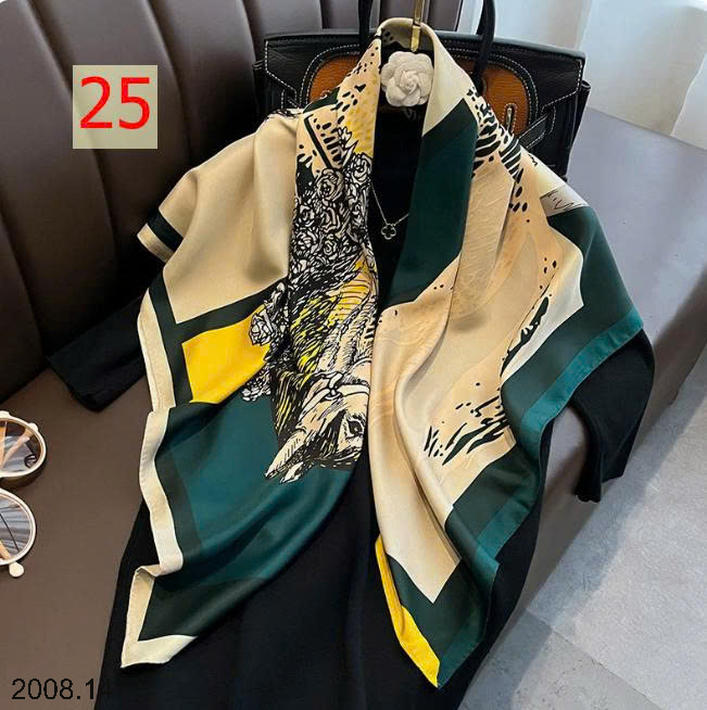 26HA2008.14 - SET 2 KHĂN LỤA VUÔNG QUÀNG CỔ