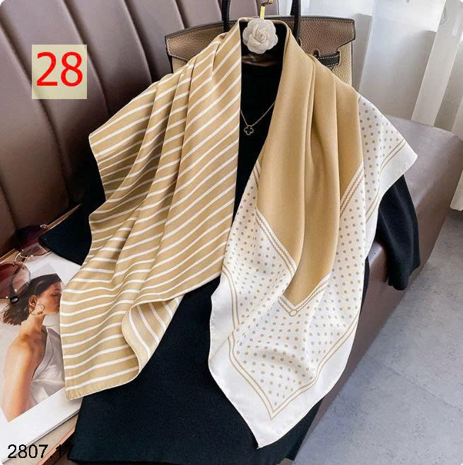26HA2807.17 - SET 2 KHĂN LỤA VUÔNG QUÀNG CỔ
