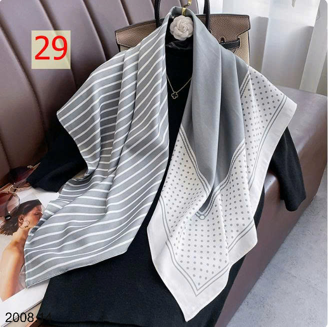 26HA2008.14 - SET 2 KHĂN LỤA VUÔNG QUÀNG CỔ