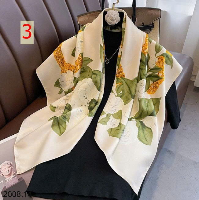 26HA2008.14 - SET 2 KHĂN LỤA VUÔNG QUÀNG CỔ