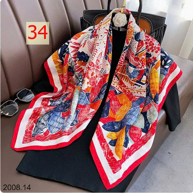 26HA2008.14 - SET 2 KHĂN LỤA VUÔNG QUÀNG CỔ