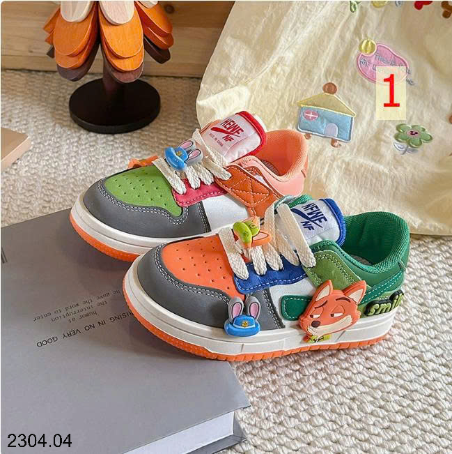 26HA2304.04 - GIÀY THỂ THAO GẮN STICKER ZOOTOPIA
