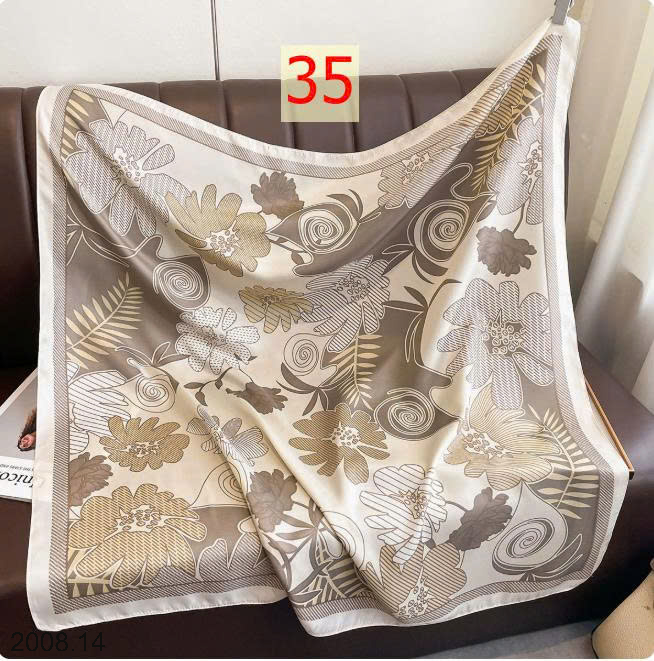 26HA2008.14 - SET 2 KHĂN LỤA VUÔNG QUÀNG CỔ