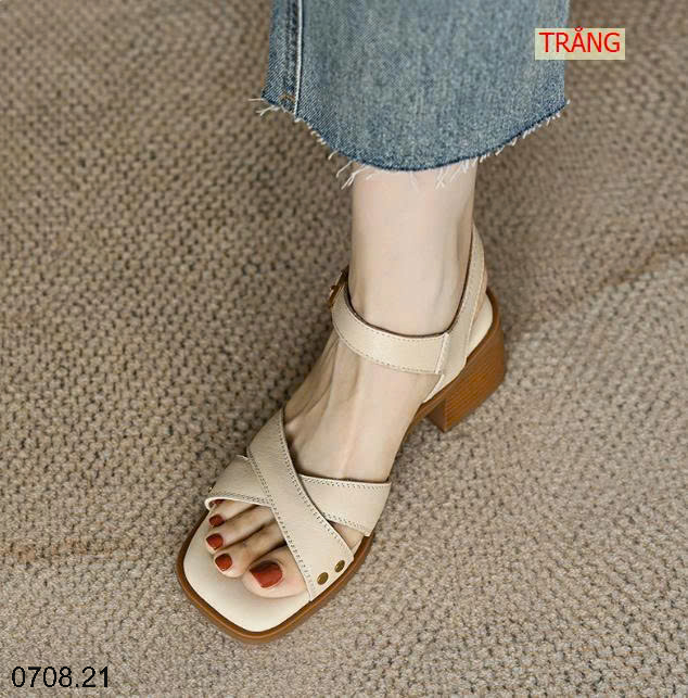 26HA0708.21 - SANDAL QUAI ĐINH TÁN ĐẾ VUÔNG THẤP CHO NỮ