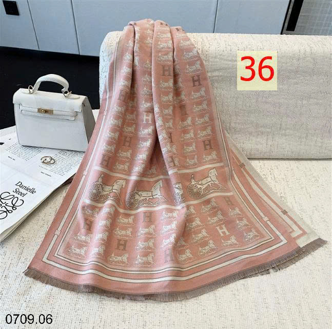 26HA0709.06 - KHĂN CHOÀNG MÙA ĐÔNG