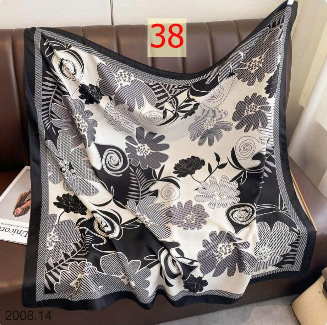 26HA2008.14 - SET 2 KHĂN LỤA VUÔNG QUÀNG CỔ