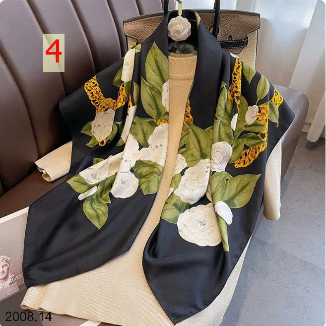 26HA2008.14 - SET 2 KHĂN LỤA VUÔNG QUÀNG CỔ