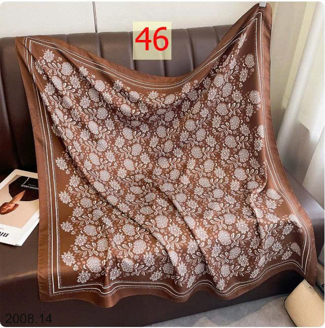 26HA2008.14 - SET 2 KHĂN LỤA VUÔNG QUÀNG CỔ
